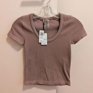 NWT Aritzia Seamless Rib Willow Scoopneck T-shirt in Deep Taupe